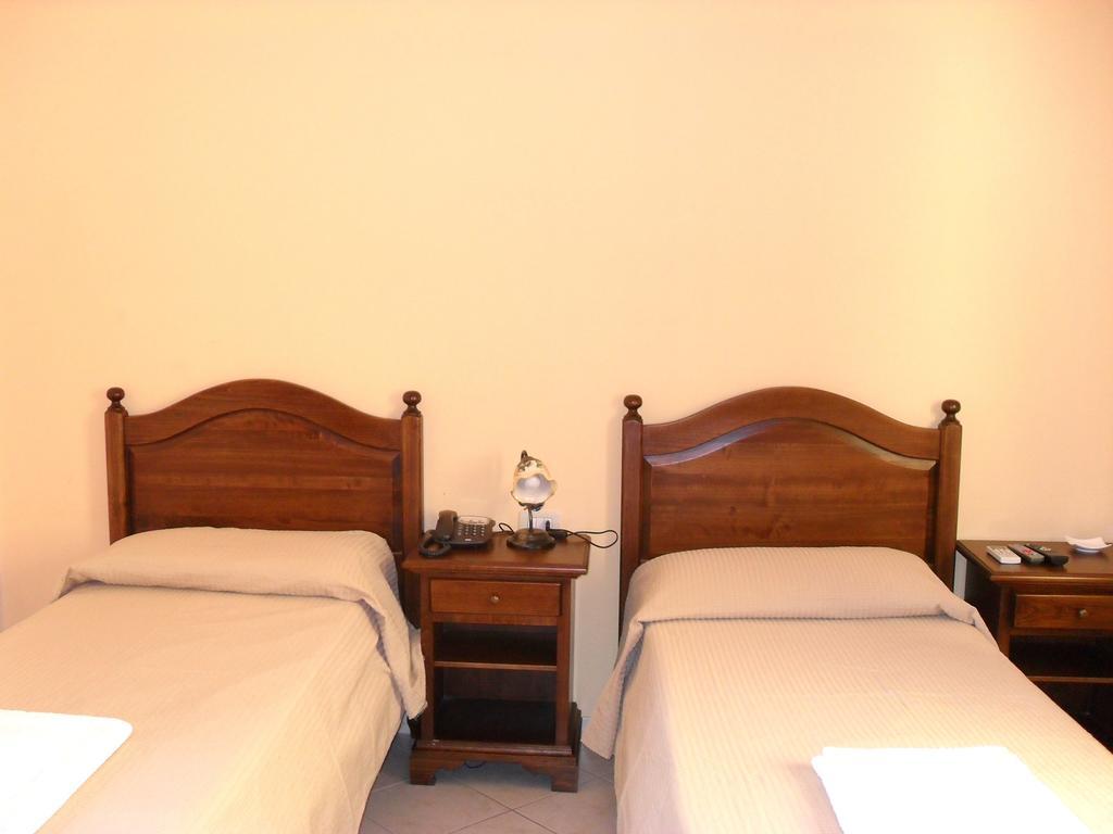 Hotel Piro Torrenova  Rum bild