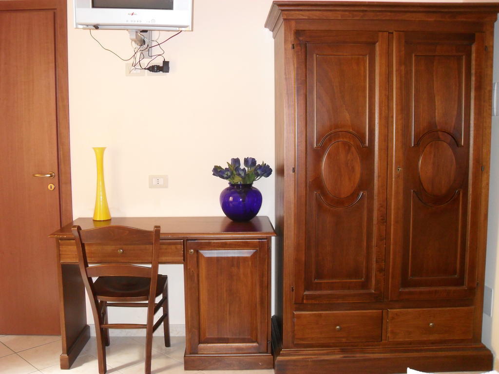 Hotel Piro Torrenova  Rum bild